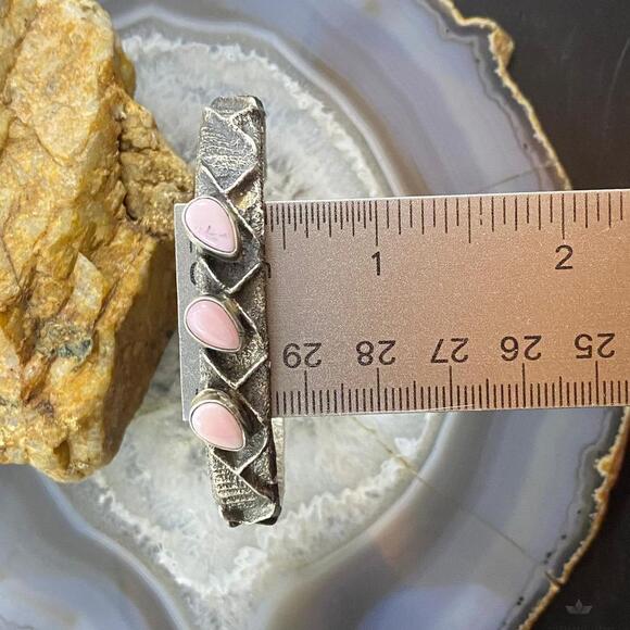 Wilson Dawes Sterling Teardrop Pink Conch Shell Tufa Cast Bracelet For Women - Picture 10 of 10